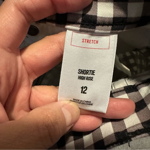 Express Shortie Stretch High Rise Black Gray White Print Shorts Sz 12 - Picture 4 of 5